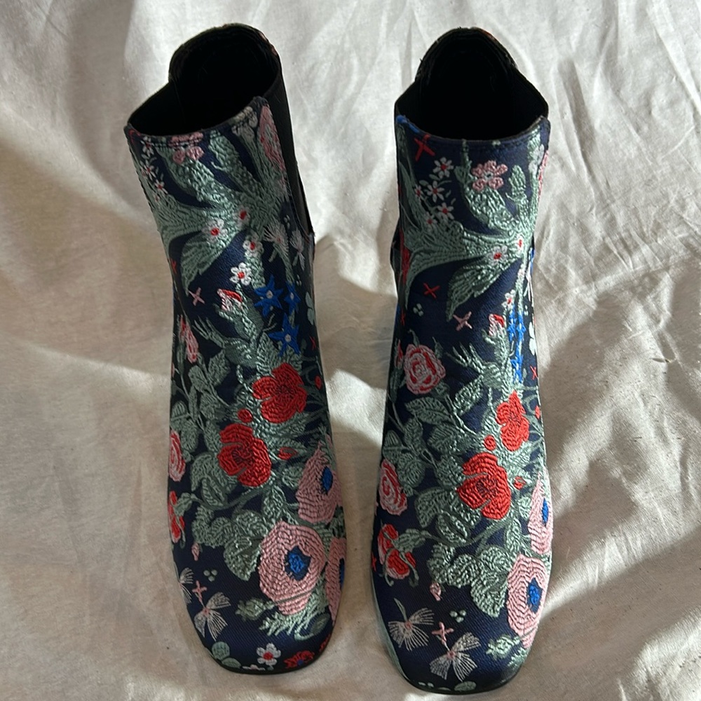 Floral embroidered heeled boots